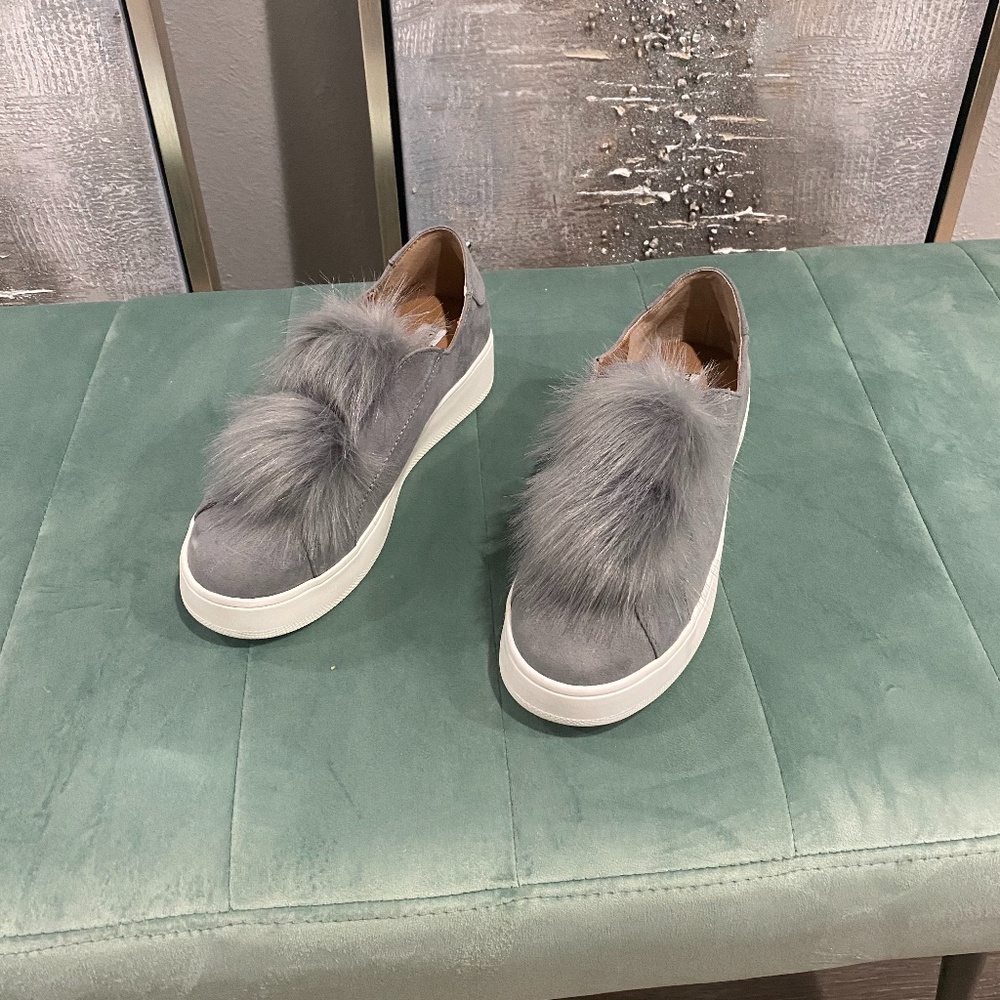 Steve Madden Bryanne Pom Pom Sneakers NWOT
